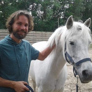 Sebastiaan Castenmiller met wit paard